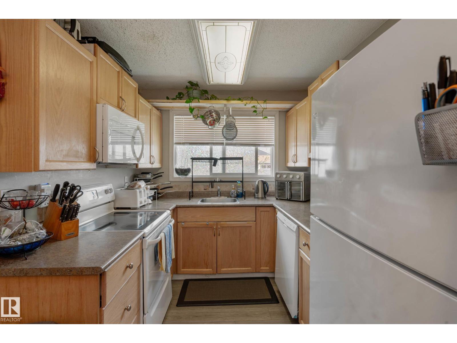 9909 171 Av Nw, Edmonton, Alberta  T5X 4X2 - Photo 8 - E4458703