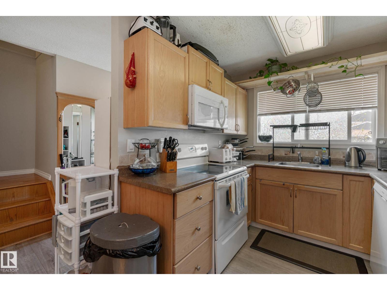 9909 171 Av Nw, Edmonton, Alberta  T5X 4X2 - Photo 9 - E4458703