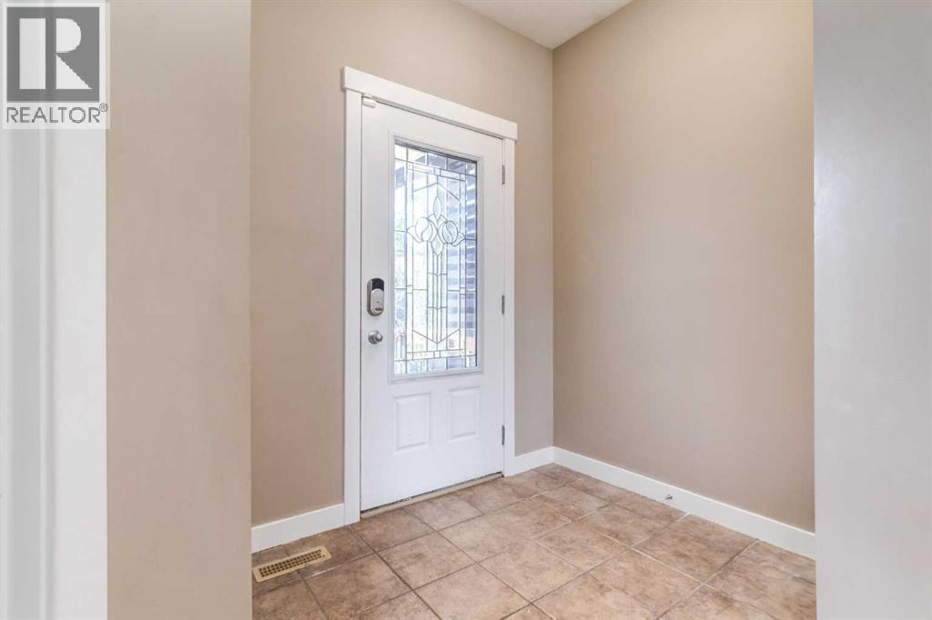 35 Bridlecrest Manor Sw, Calgary, Alberta  T2Y 4Y4 - Photo 2 - A2250180
