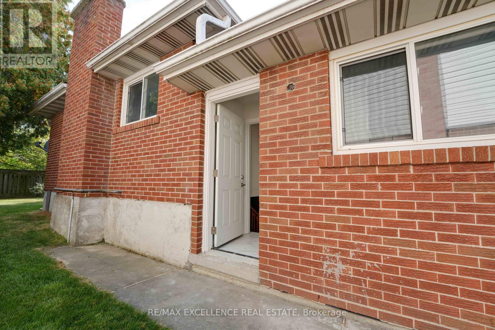 85 Watson Crescent, Brampton (Brampton East), Ontario  L6W 1E5 - Photo 22 - W12416535