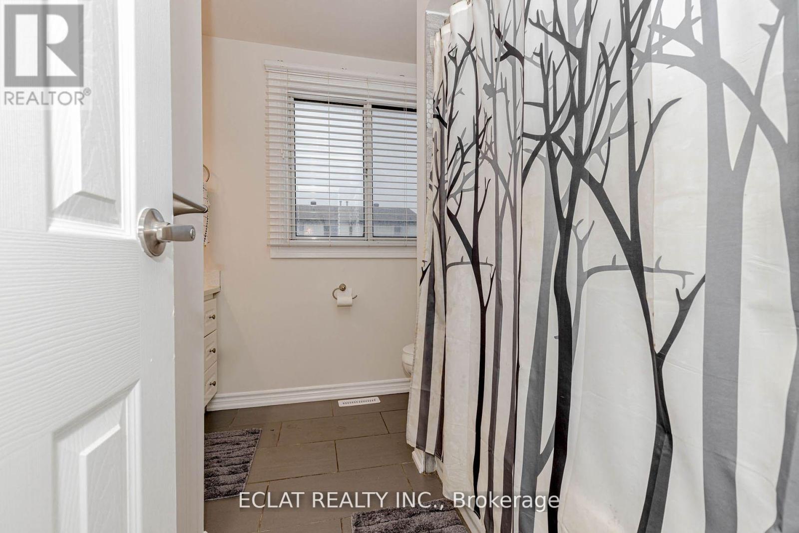 91 - 91 Baronwood Court, Brampton, Ontario  L6V 3H7 - Photo 30 - W12416555