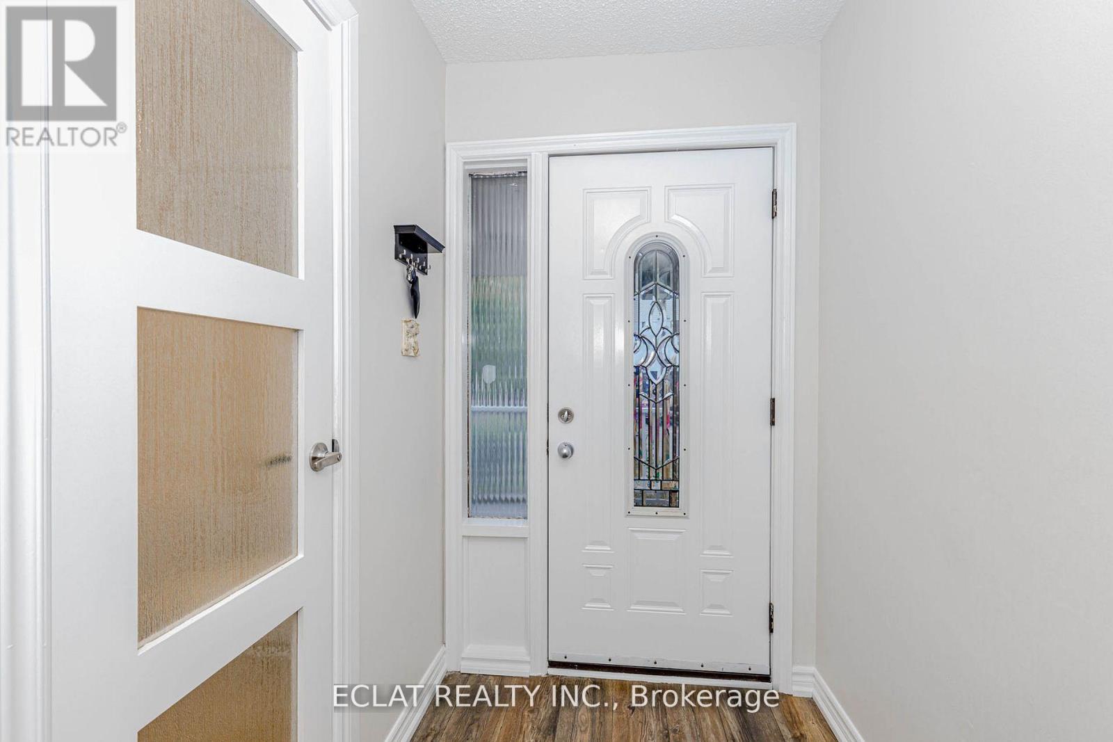 91 - 91 Baronwood Court, Brampton, Ontario  L6V 3H7 - Photo 6 - W12416555