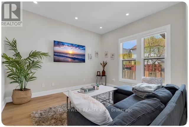 4440 Huron Street, Niagara Falls, Ontario  L2E 2G9 - Photo 14 - X12416567