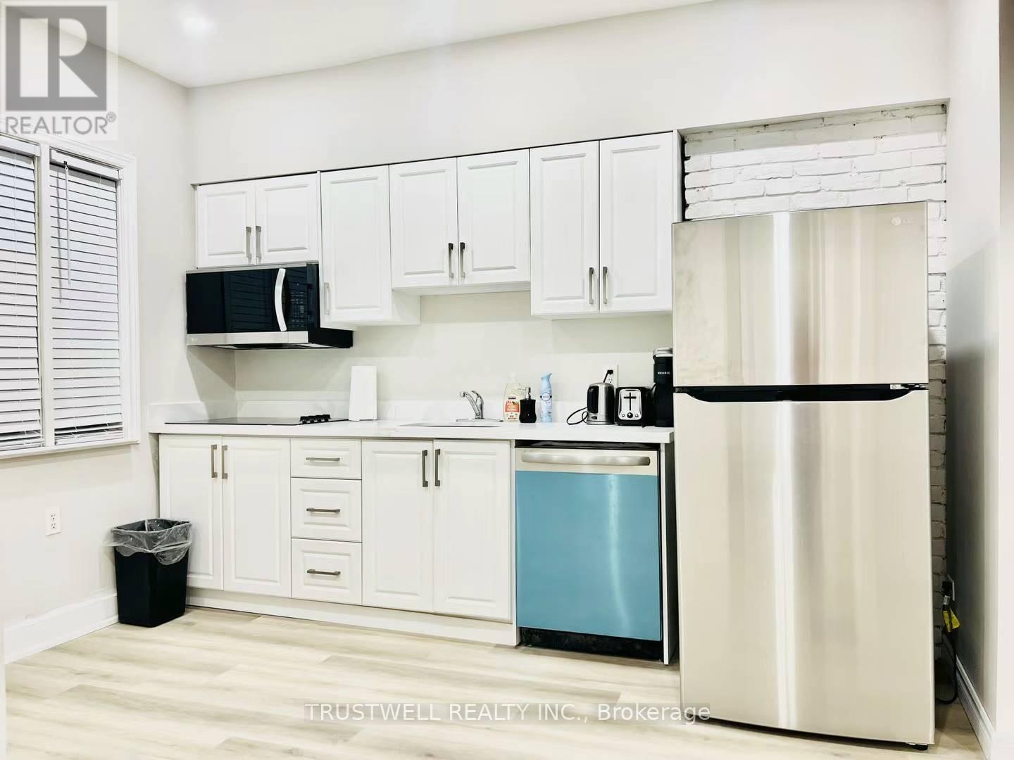 4440 Huron Street, Niagara Falls, Ontario  L2E 2G9 - Photo 2 - X12416567