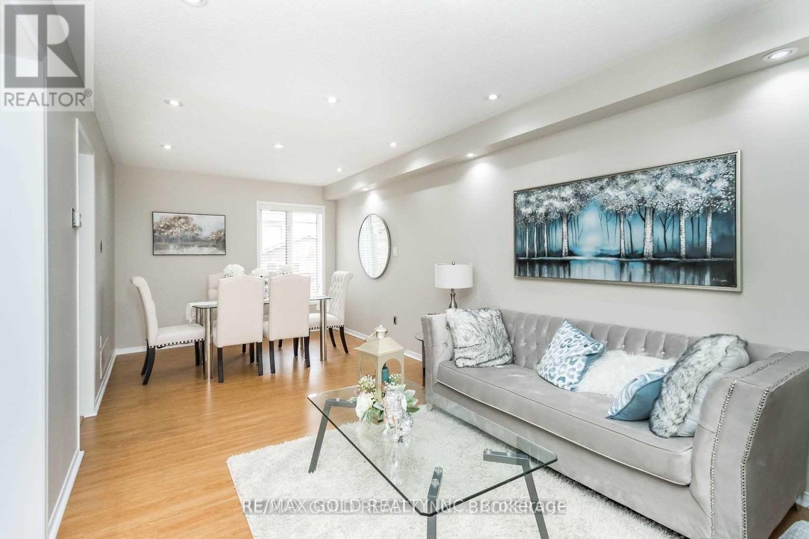 136 Bunchberry Way, Brampton, Ontario  L6R 2C3 - Photo 2 - W12416595