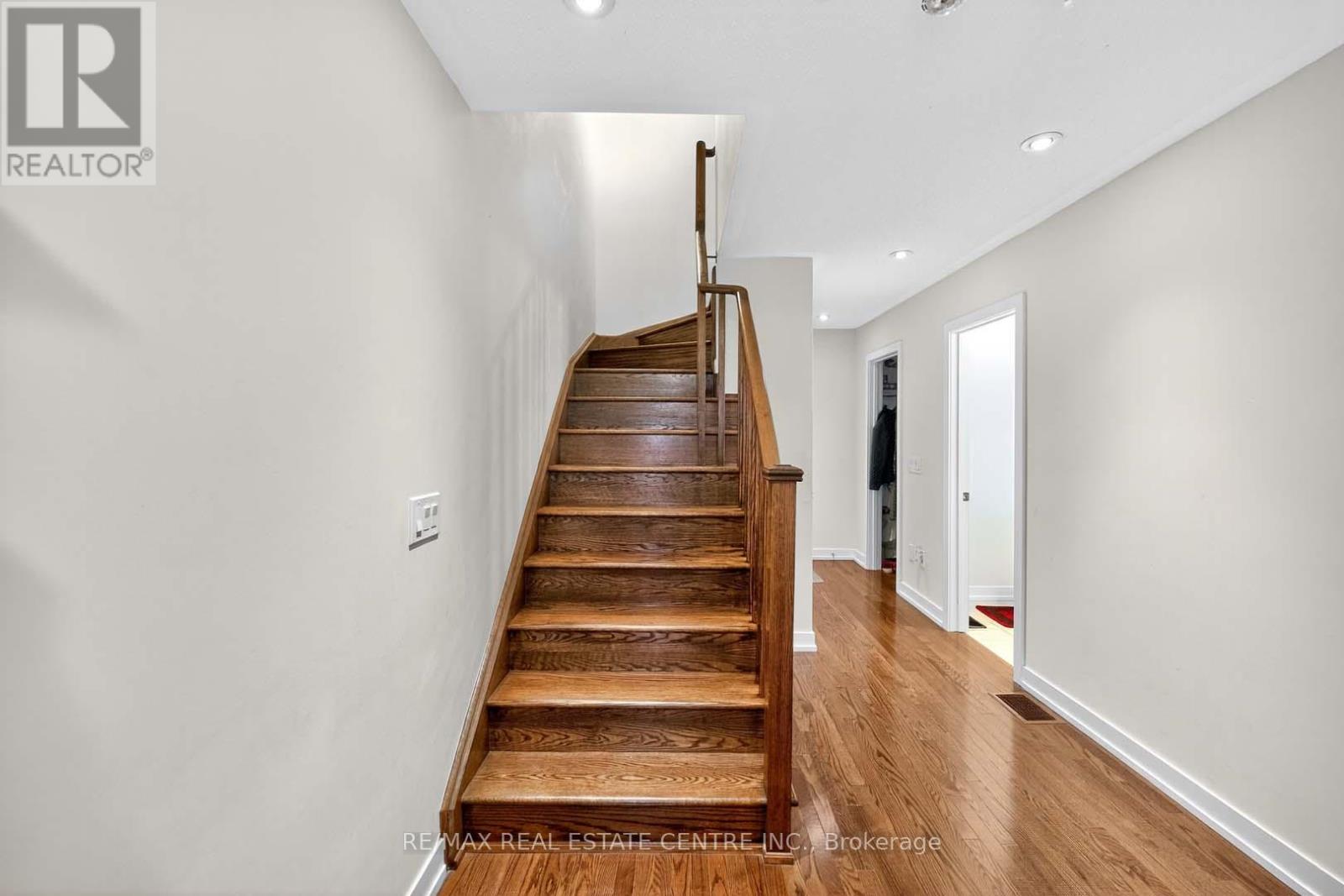 164 Inspire Boulevard, Brampton, Ontario  L6R 3X7 - Photo 4 - W12416601