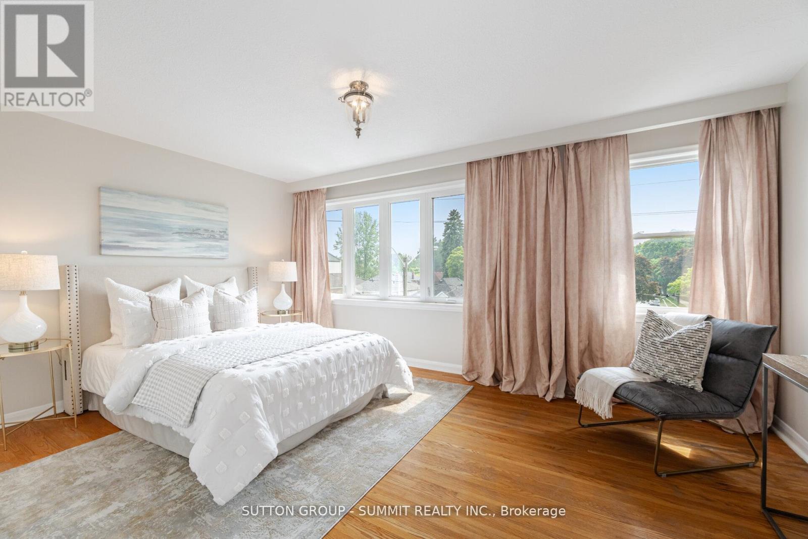 57 Stephen Drive, Toronto, Ontario  M8Y 3M8 - Photo 19 - W12416607