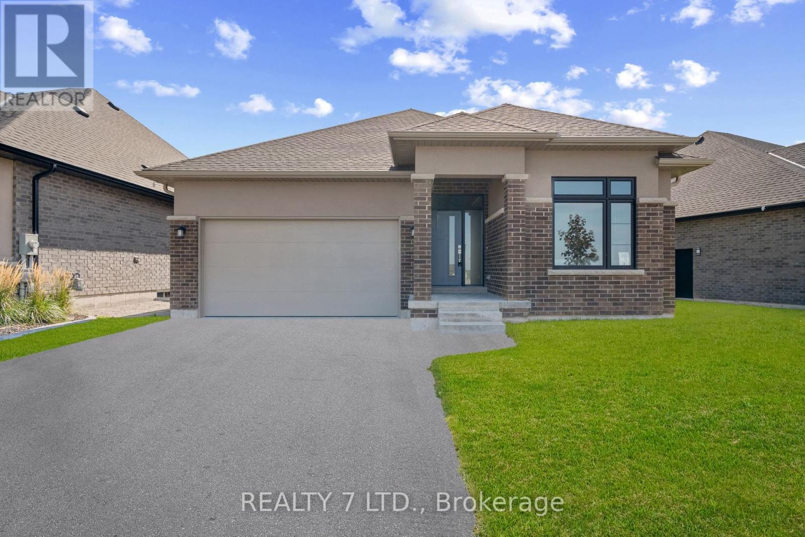 566 Old Course Trail, Welland (Hwy 406/welland), Ontario  L3B 6G8 - Photo 1 - X12416593