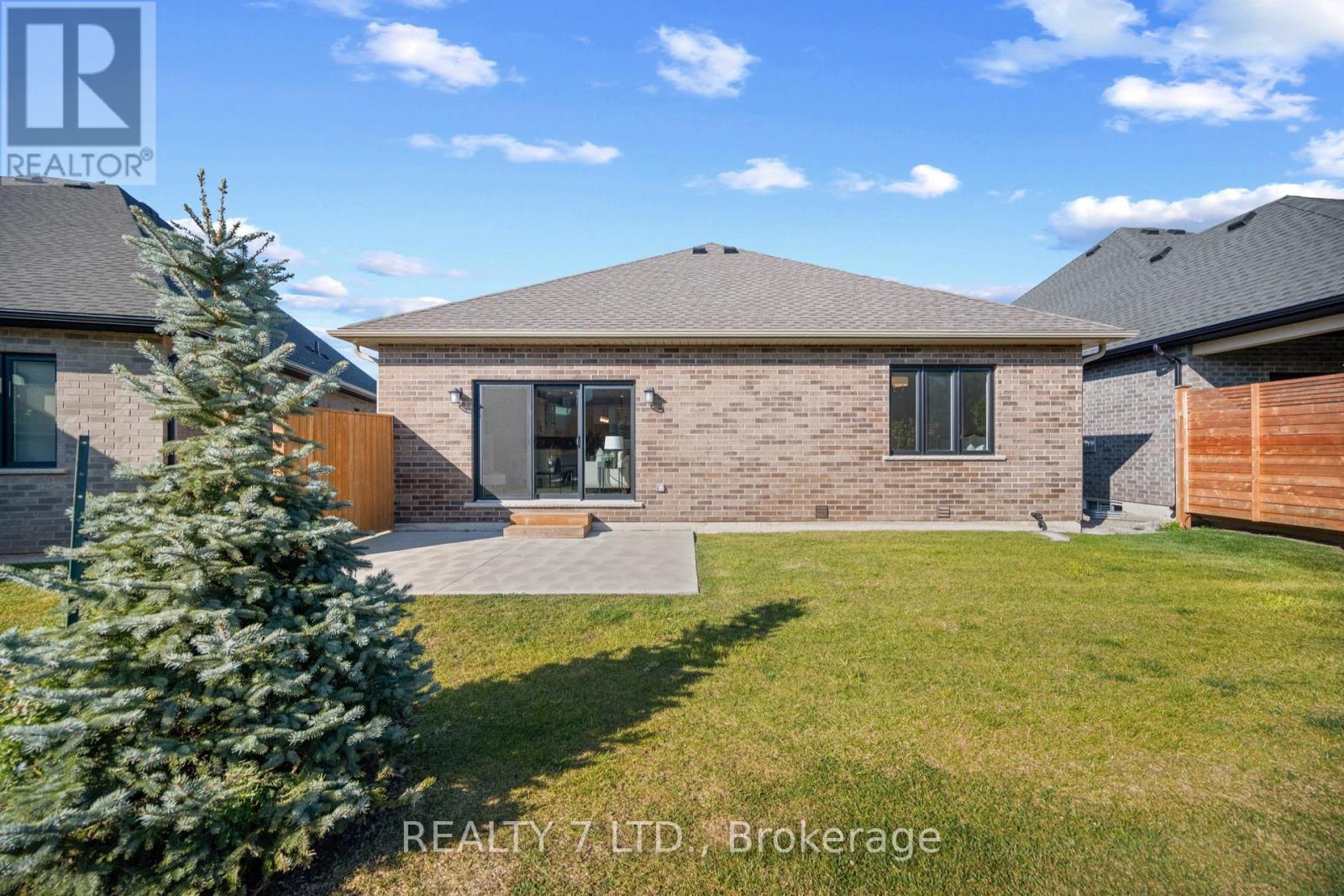 566 Old Course Trail, Welland, Ontario  L3B 6G8 - Photo 33 - X12416593