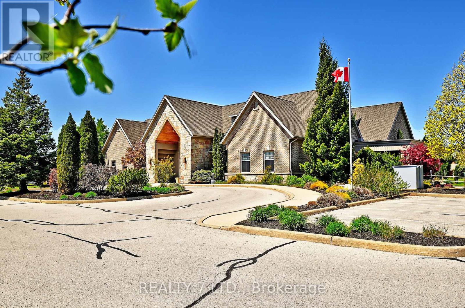 566 Old Course Trail, Welland, Ontario  L3B 6G8 - Photo 36 - X12416593