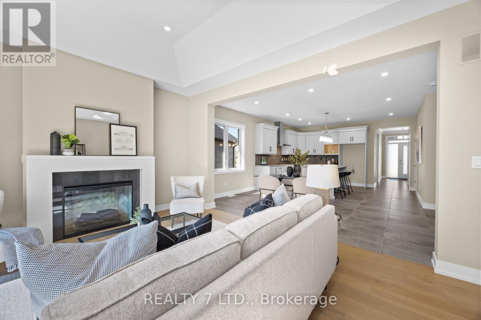 566 Old Course Trail, Welland, Ontario  L3B 6G8 - Photo 6 - X12416593