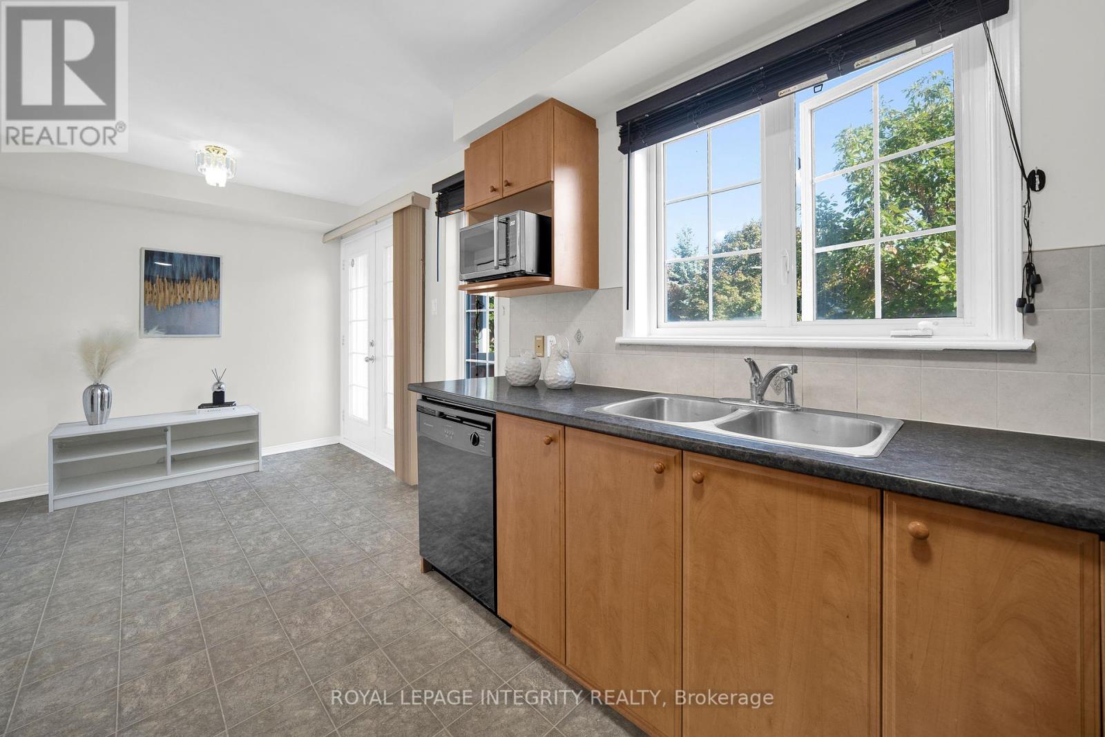 140 - 70 Edenvale Drive, Ottawa, Ontario  K2K 3N6 - Photo 16 - X12416616