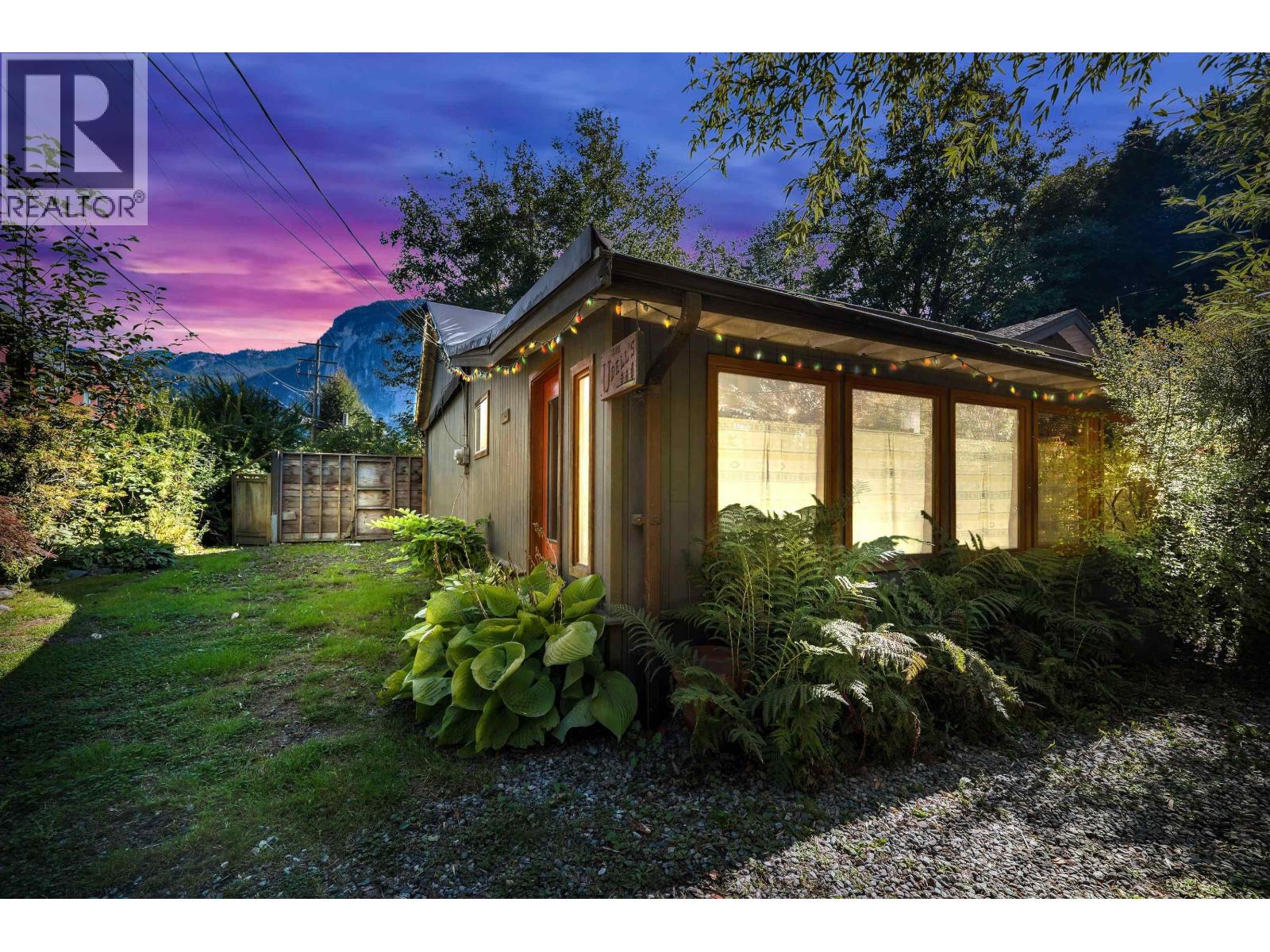 37791 Third Avenue, Squamish, British Columbia  V8B 0S1 - Photo 1 - R3050272