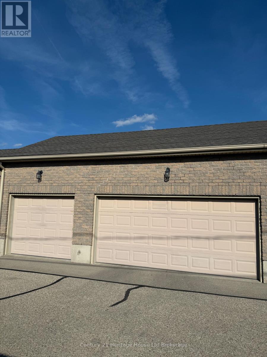 2 - 667 Southwood Way, Woodstock, Ontario  N4S 9A6 - Photo 5 - X12416661