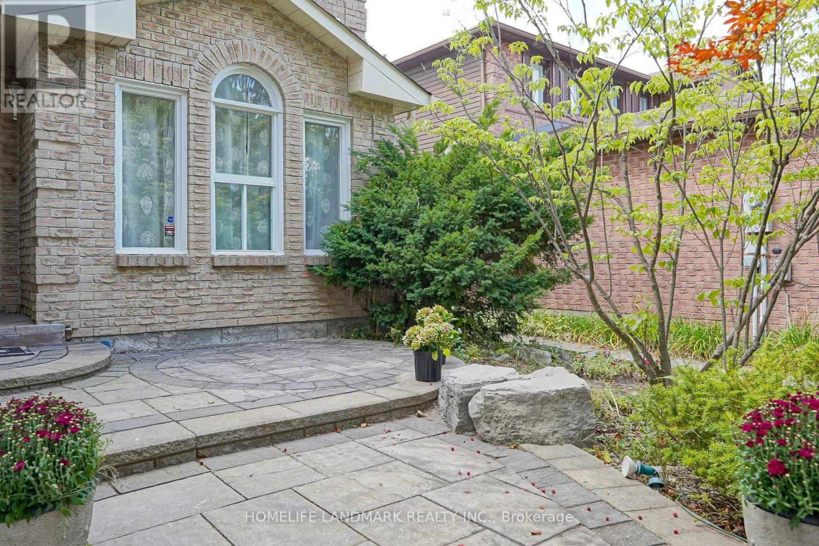 65 Rosemount Avenue, Markham, Ontario  L3T 6S8 - Photo 2 - N12416613