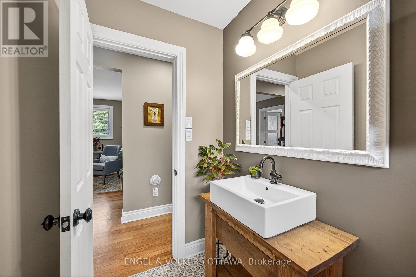 6 Foothills Drive, Ottawa, Ontario  K2H 6K3 - Photo 15 - X12416652