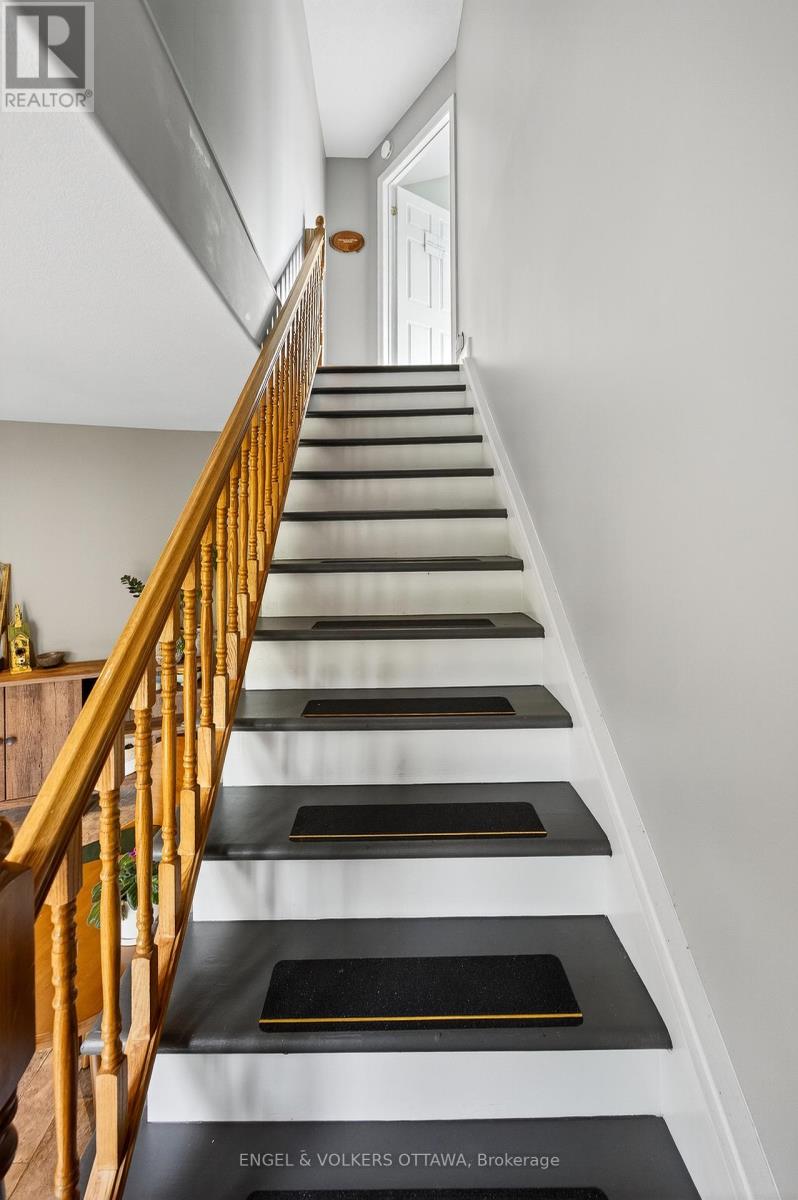 6 Foothills Drive, Ottawa, Ontario  K2H 6K3 - Photo 21 - X12416652