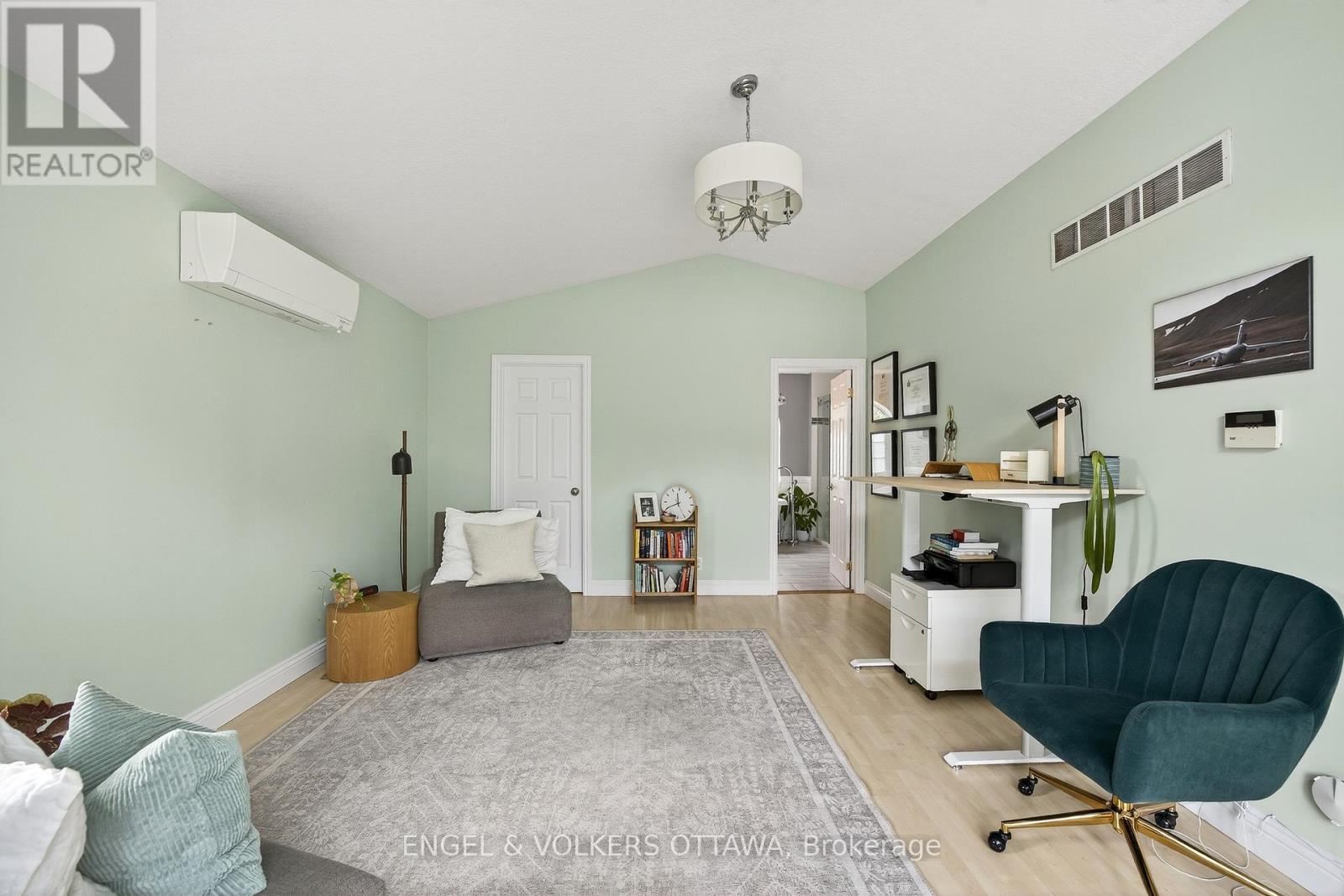 6 Foothills Drive, Ottawa, Ontario  K2H 6K3 - Photo 23 - X12416652