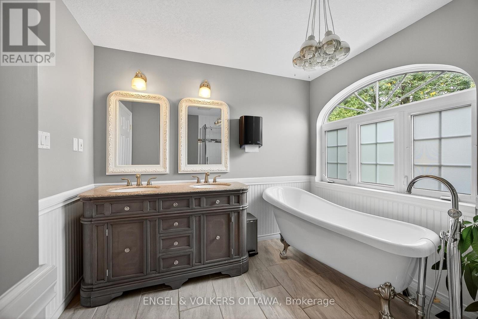 6 Foothills Drive, Ottawa, Ontario  K2H 6K3 - Photo 25 - X12416652