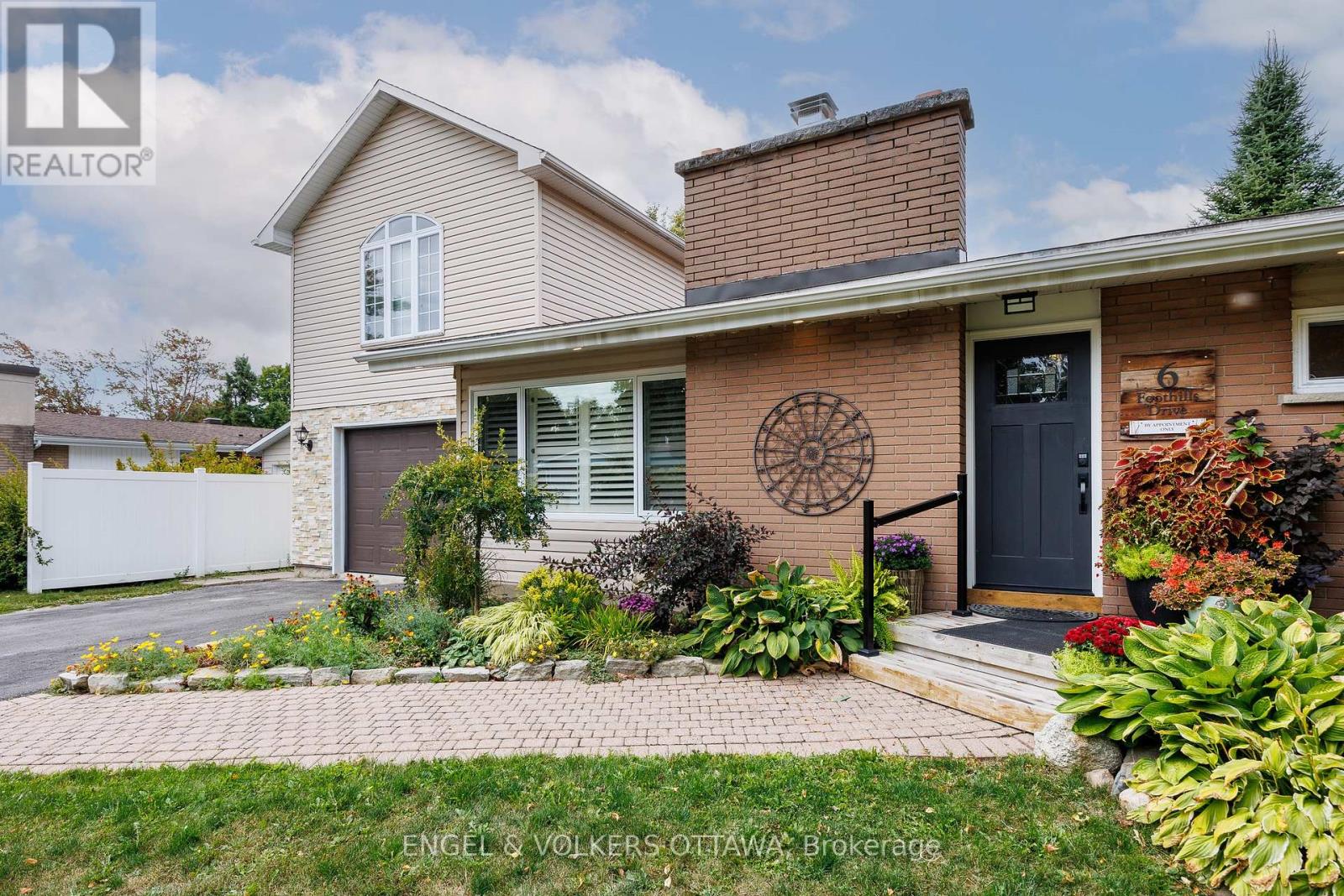 6 Foothills Drive, Ottawa, Ontario  K2H 6K3 - Photo 3 - X12416652