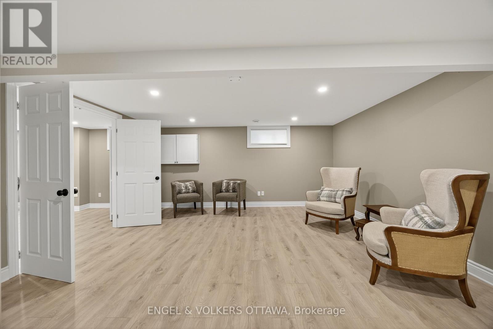 6 Foothills Drive, Ottawa, Ontario  K2H 6K3 - Photo 31 - X12416652