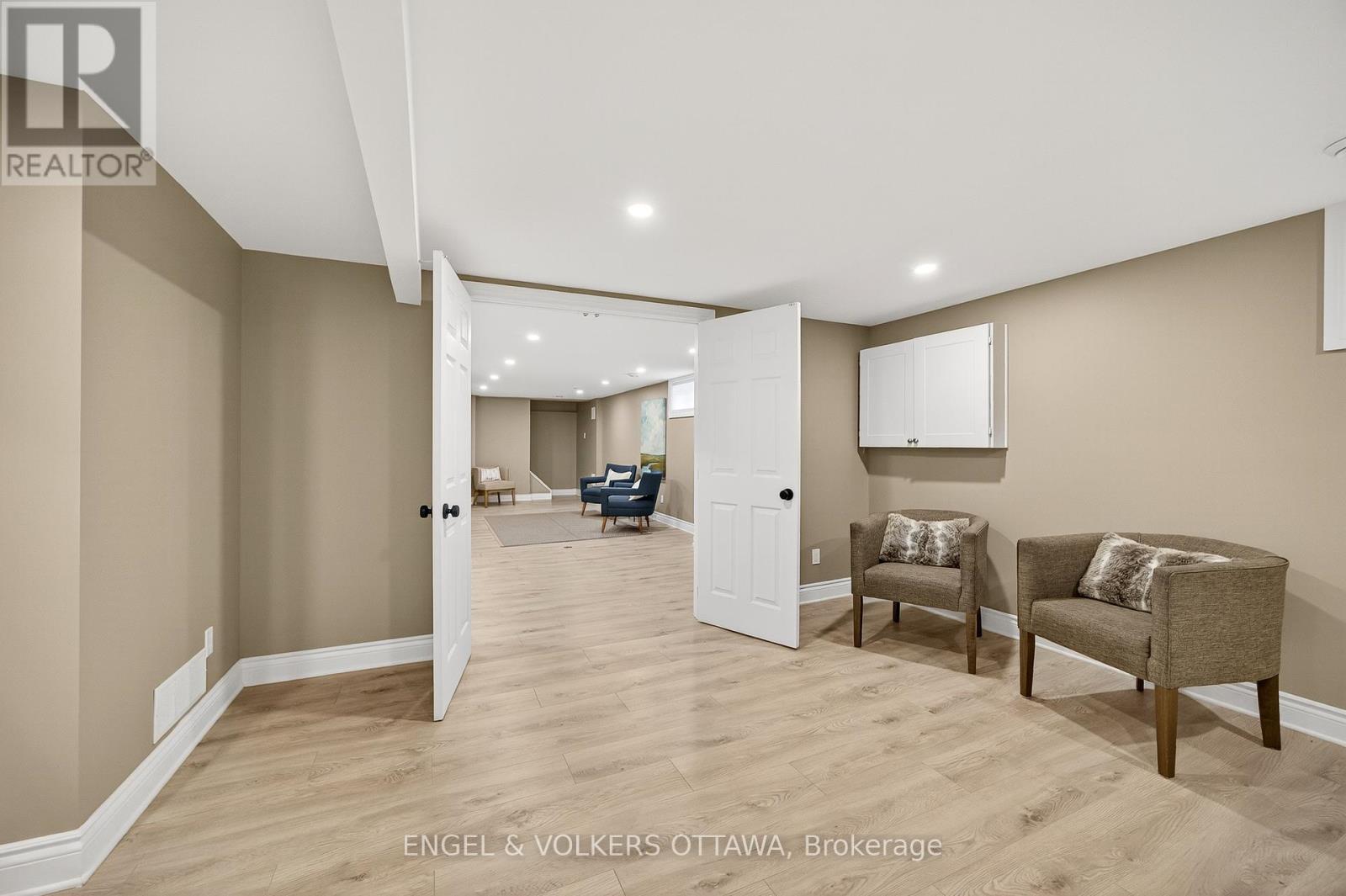6 Foothills Drive, Ottawa, Ontario  K2H 6K3 - Photo 32 - X12416652
