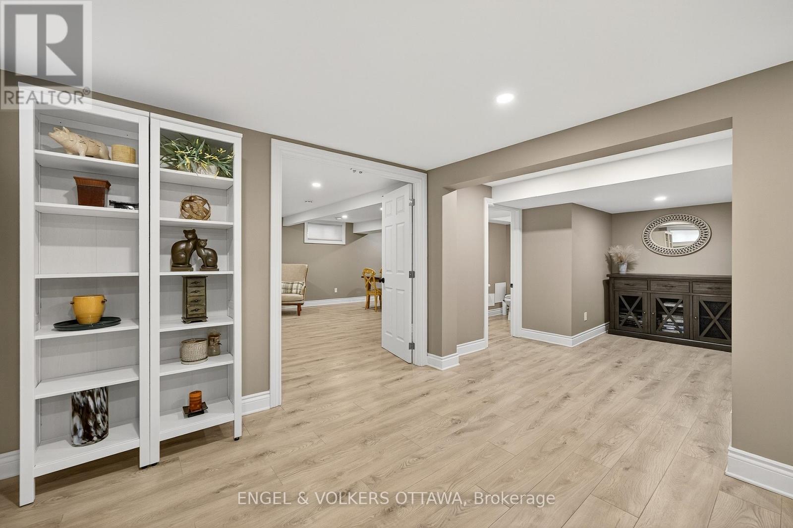 6 Foothills Drive, Ottawa, Ontario  K2H 6K3 - Photo 33 - X12416652
