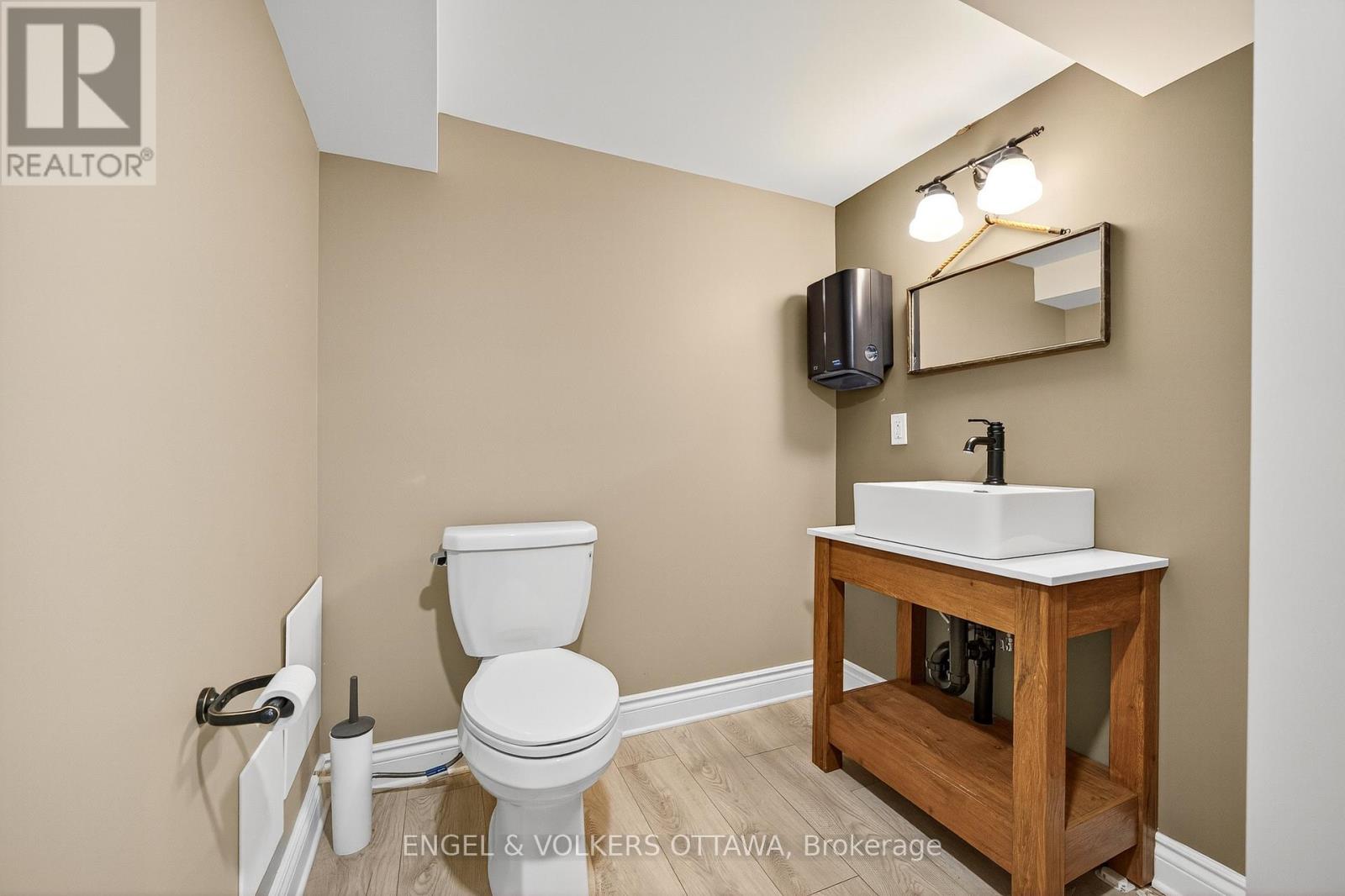 6 Foothills Drive, Ottawa, Ontario  K2H 6K3 - Photo 34 - X12416652