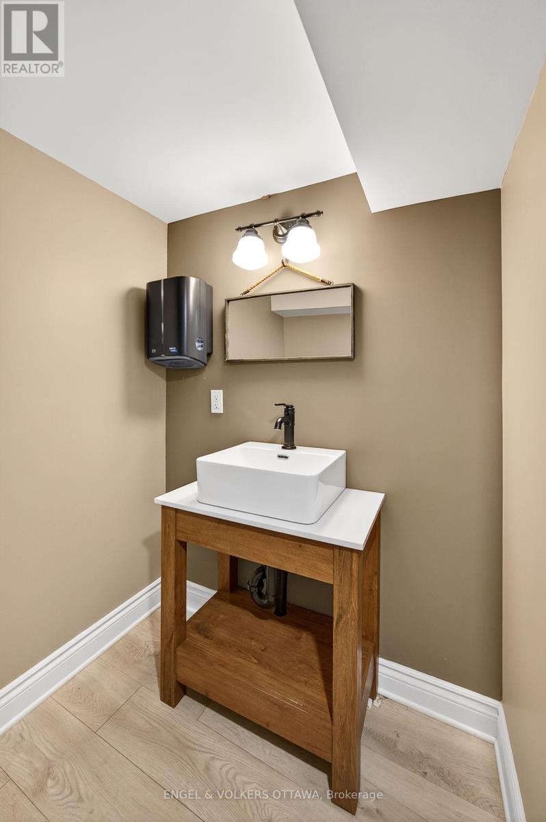 6 Foothills Drive, Ottawa, Ontario  K2H 6K3 - Photo 35 - X12416652