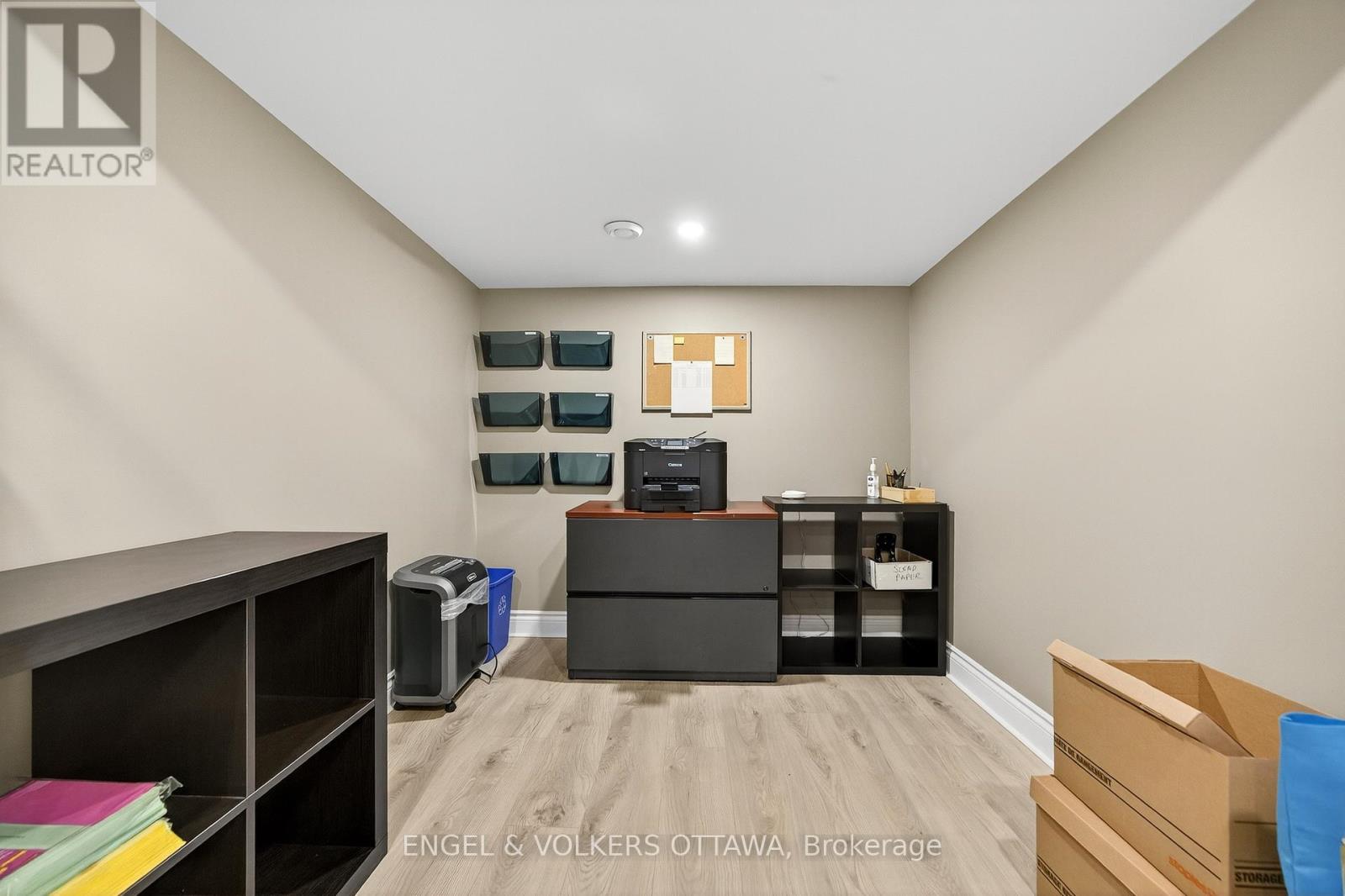 6 Foothills Drive, Ottawa, Ontario  K2H 6K3 - Photo 36 - X12416652