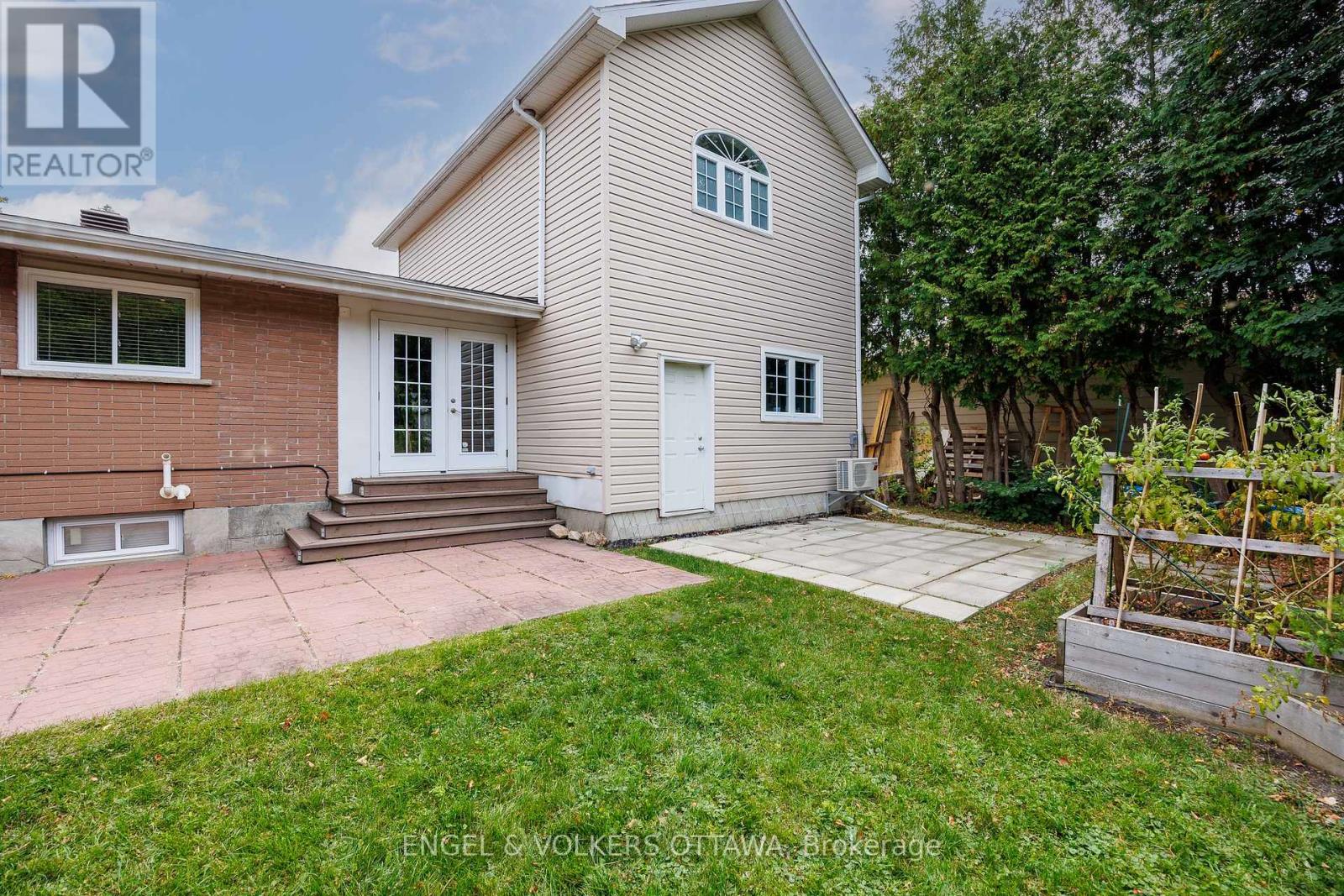 6 Foothills Drive, Ottawa, Ontario  K2H 6K3 - Photo 37 - X12416652