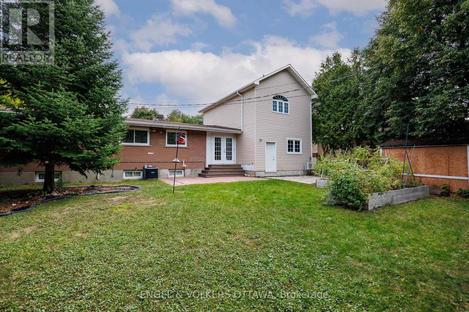 6 Foothills Drive, Ottawa, Ontario  K2H 6K3 - Photo 38 - X12416652