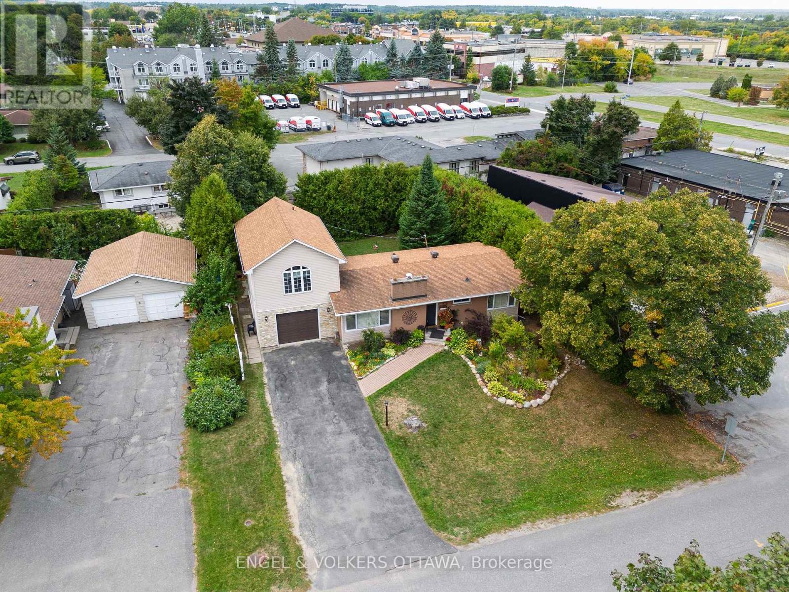 6 Foothills Drive, Ottawa, Ontario  K2H 6K3 - Photo 40 - X12416652