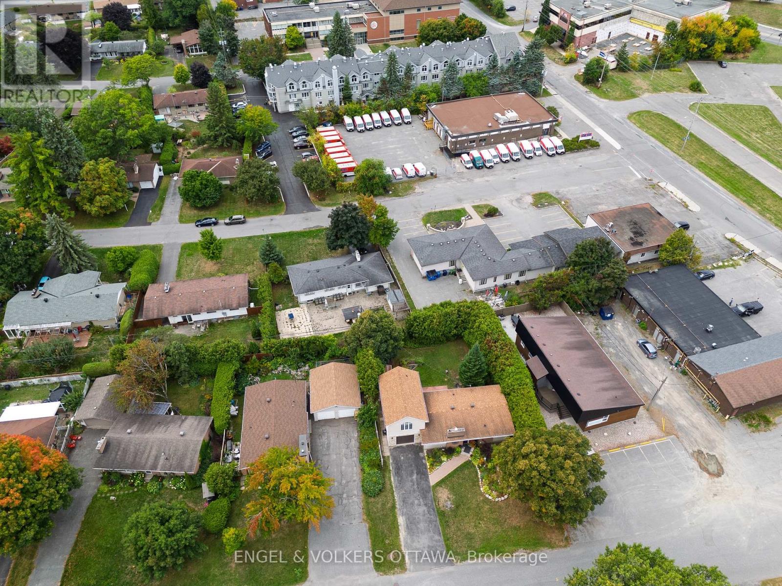 6 Foothills Drive, Ottawa, Ontario  K2H 6K3 - Photo 41 - X12416652
