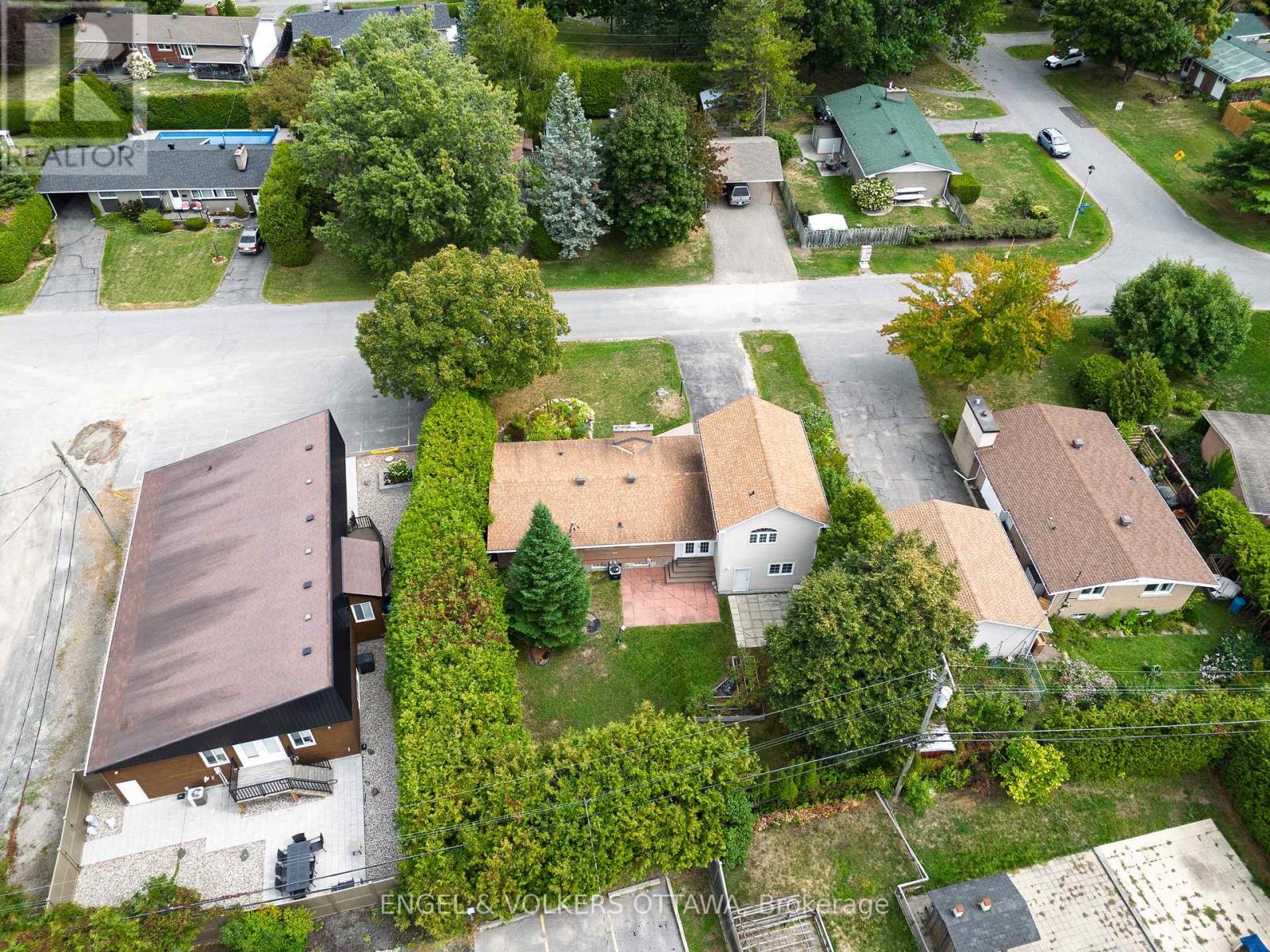 6 Foothills Drive, Ottawa, Ontario  K2H 6K3 - Photo 42 - X12416652