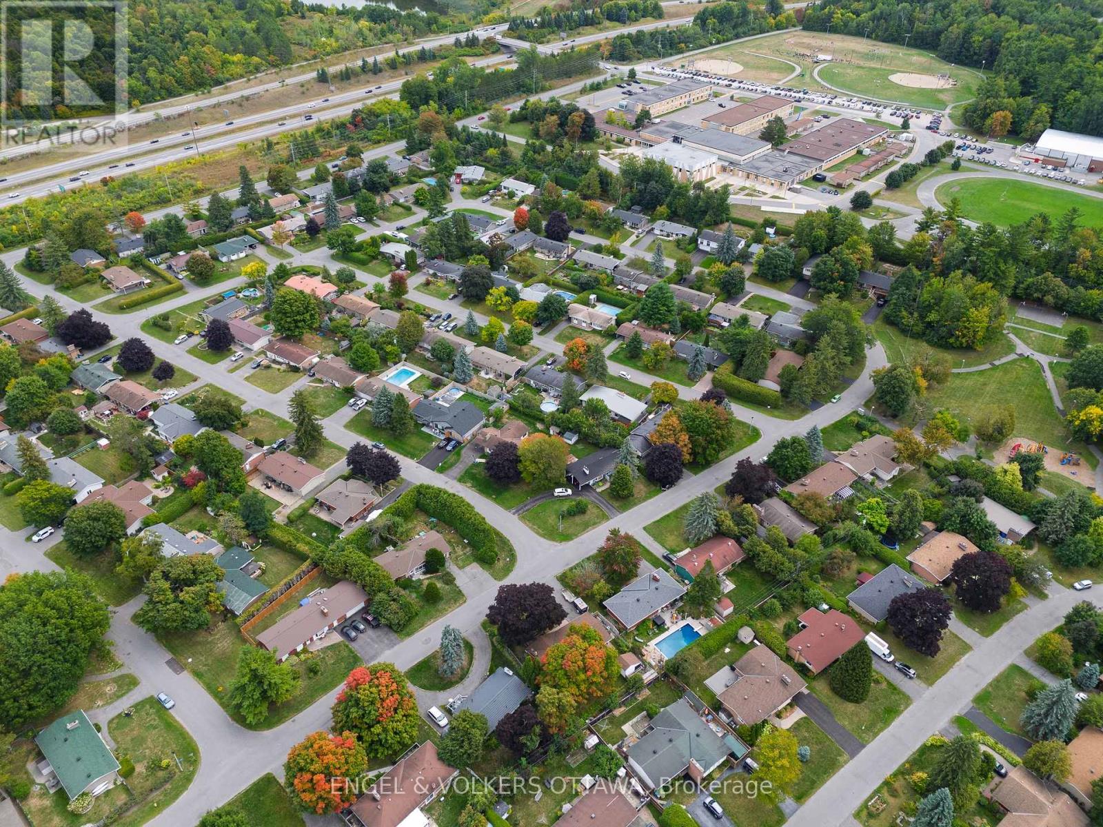 6 Foothills Drive, Ottawa, Ontario  K2H 6K3 - Photo 44 - X12416652