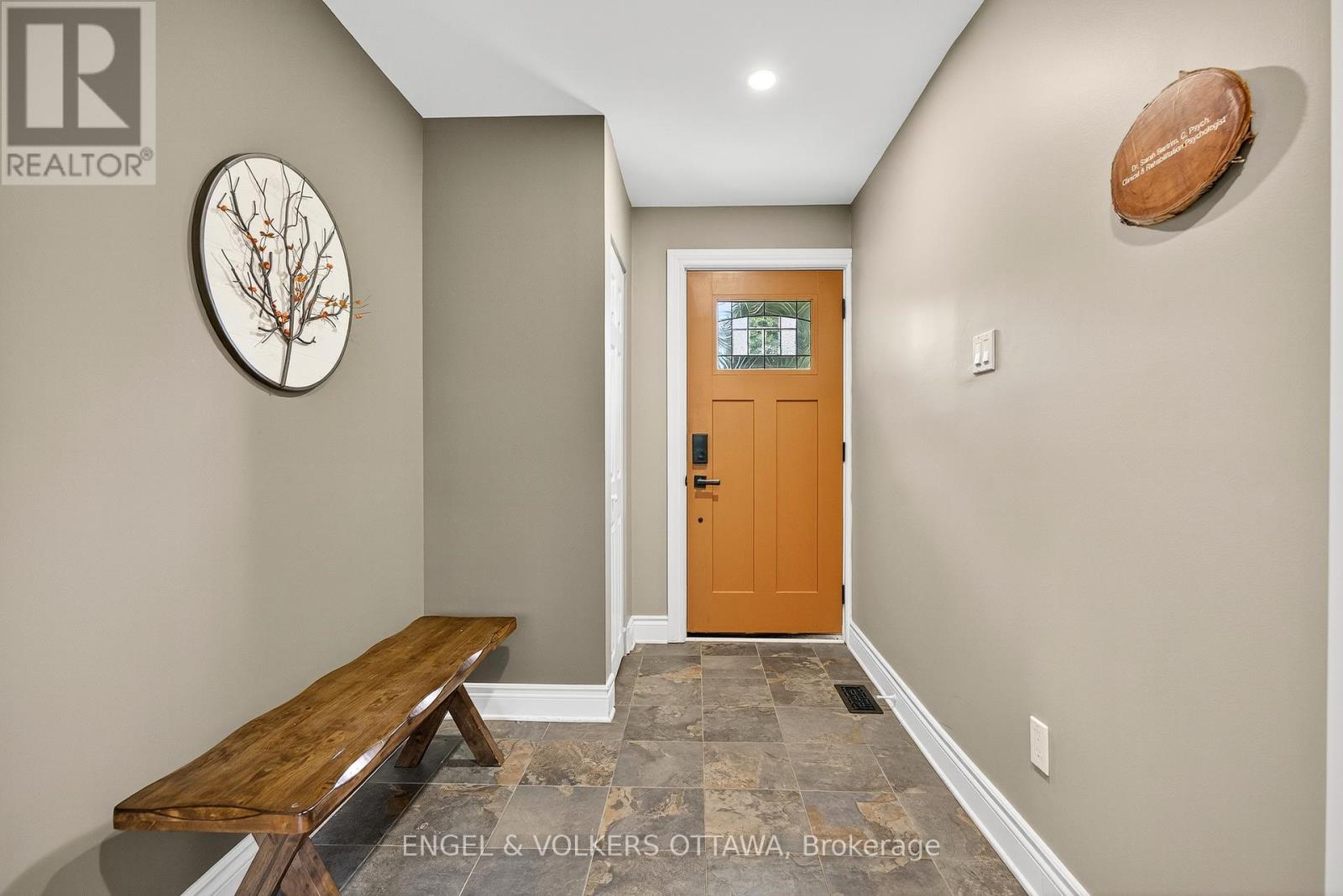 6 Foothills Drive, Ottawa, Ontario  K2H 6K3 - Photo 5 - X12416652