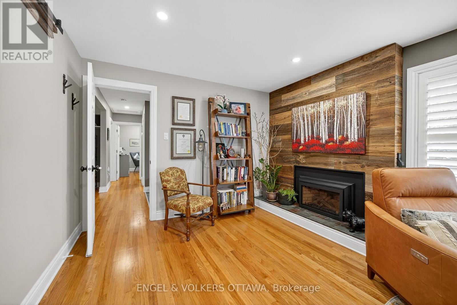 6 Foothills Drive, Ottawa, Ontario  K2H 6K3 - Photo 8 - X12416652