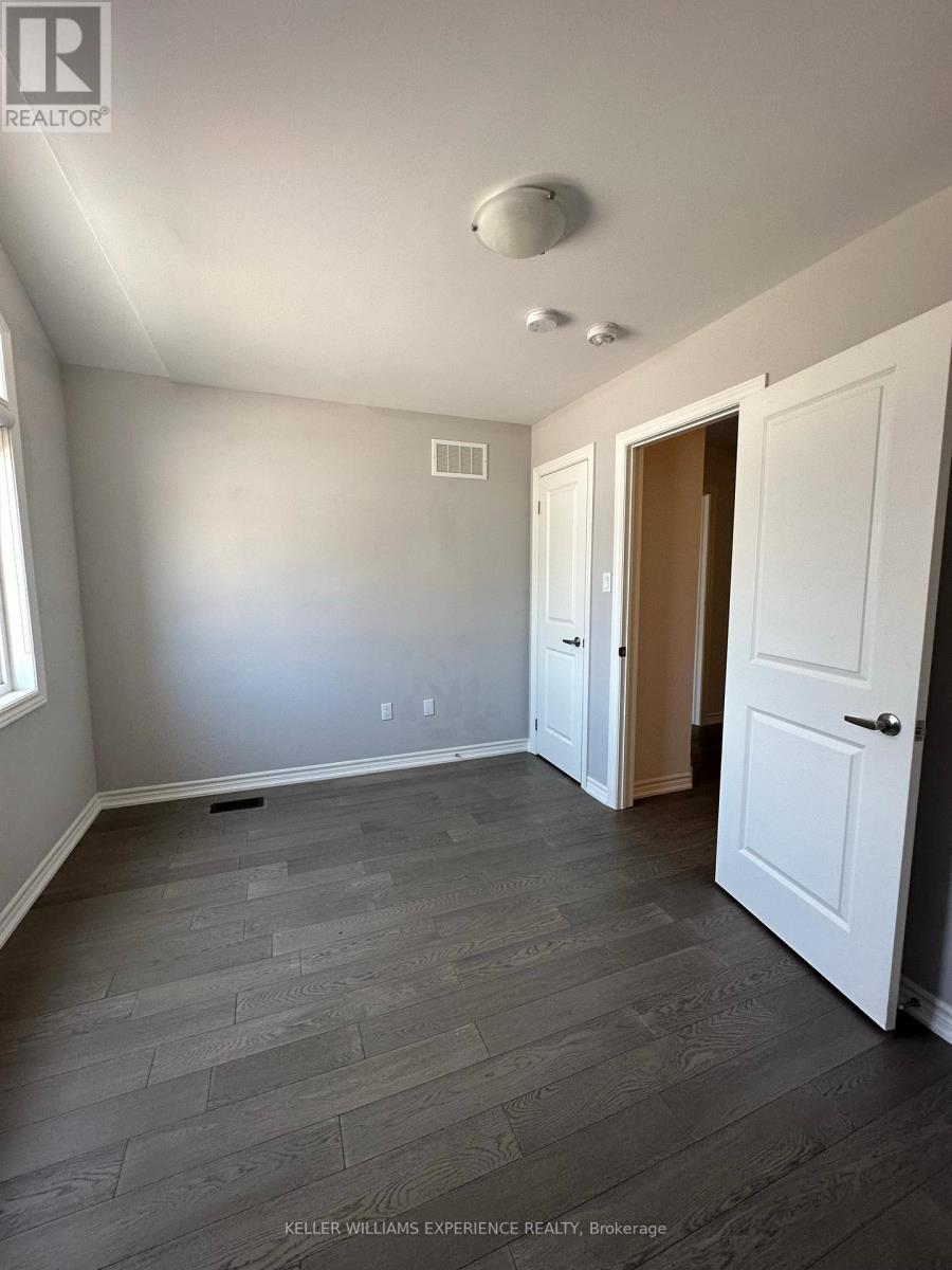 114 Jewel Street, Blue Mountains, Ontario  N0H 1J0 - Photo 12 - X12416620