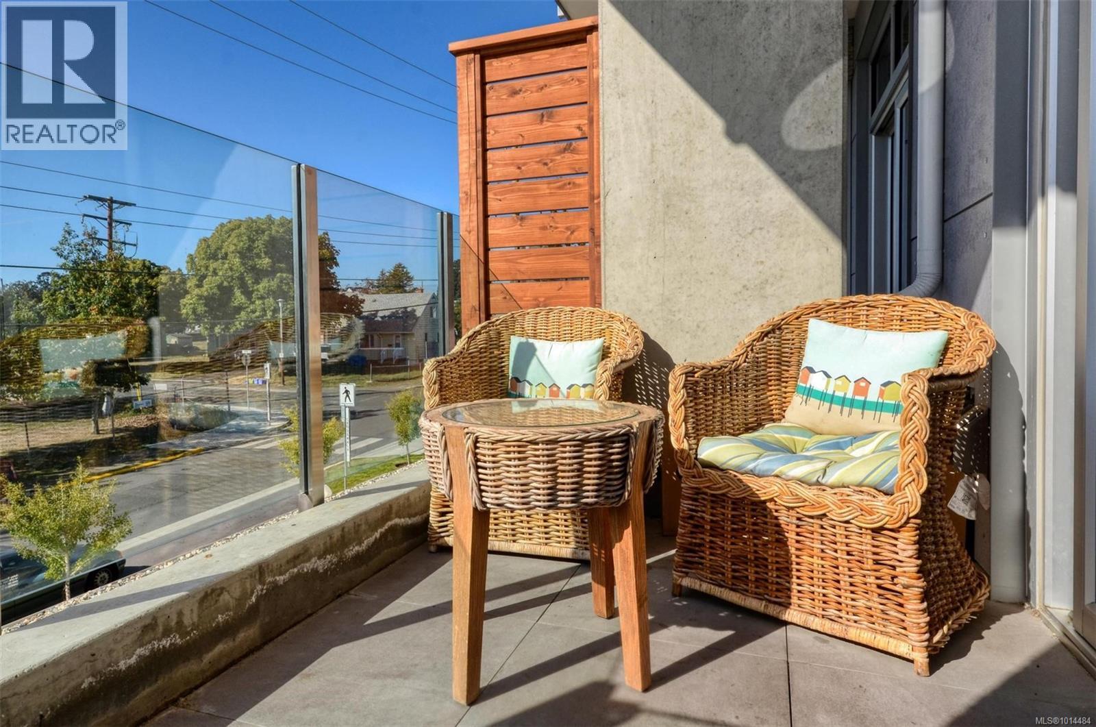 203 916 Lyall St, Esquimalt, British Columbia  V9A 5E6 - Photo 4 - 1014484