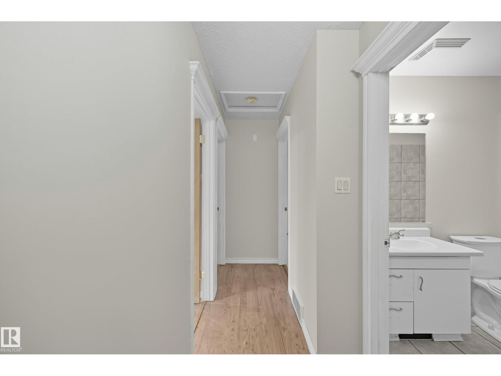 7621 40 Av Nw, Edmonton, Alberta  T6K 1V5 - Photo 12 - E4458722
