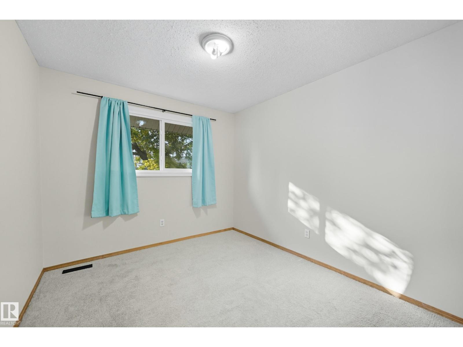 7621 40 Av Nw, Edmonton, Alberta  T6K 1V5 - Photo 19 - E4458722