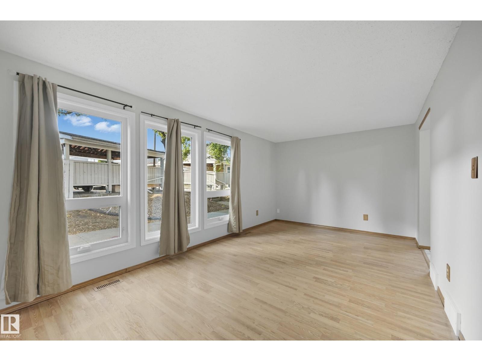 7621 40 Av Nw, Edmonton, Alberta  T6K 1V5 - Photo 5 - E4458722