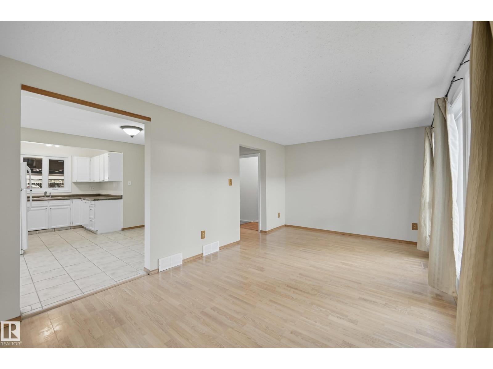 7621 40 Av Nw, Edmonton, Alberta  T6K 1V5 - Photo 6 - E4458722