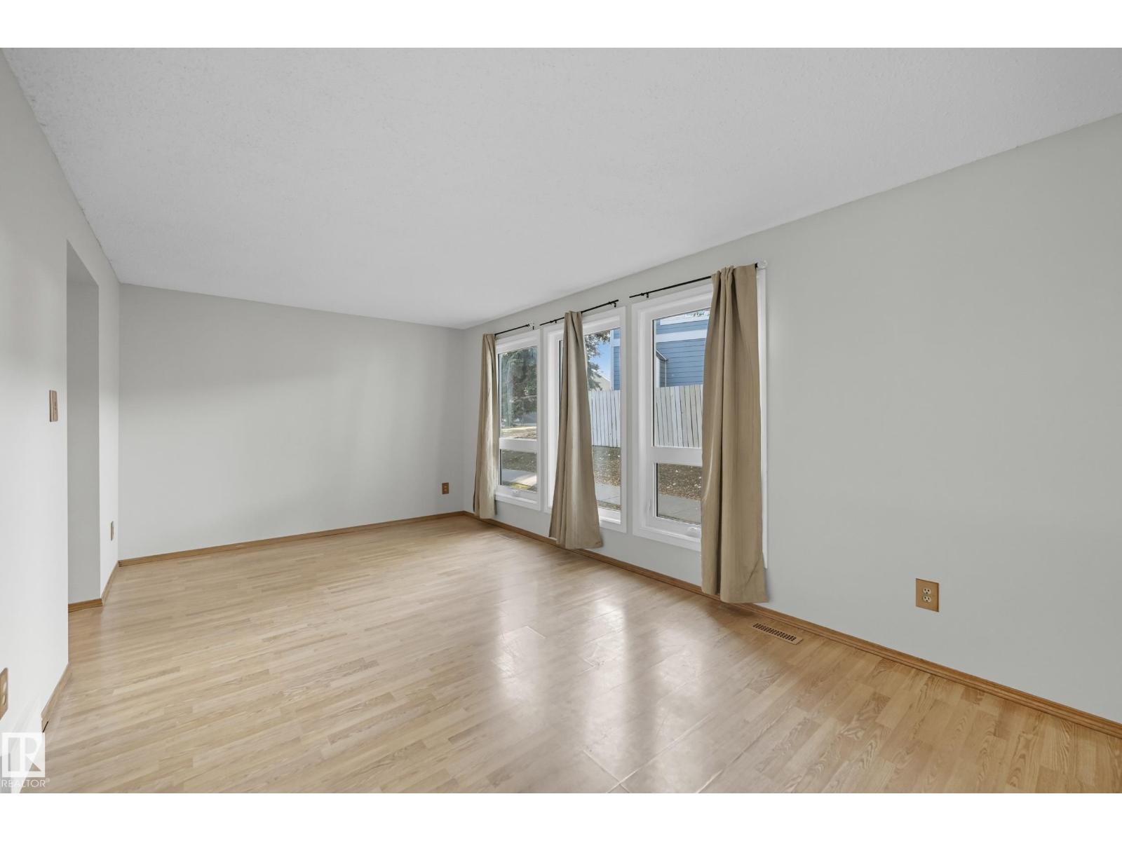 7621 40 Av Nw, Edmonton, Alberta  T6K 1V5 - Photo 7 - E4458722