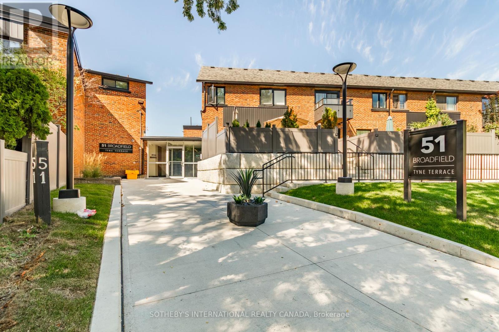 32 - 51 Broadfield Drive, Toronto, Ontario  M9C 5P2 - Photo 2 - W12415235