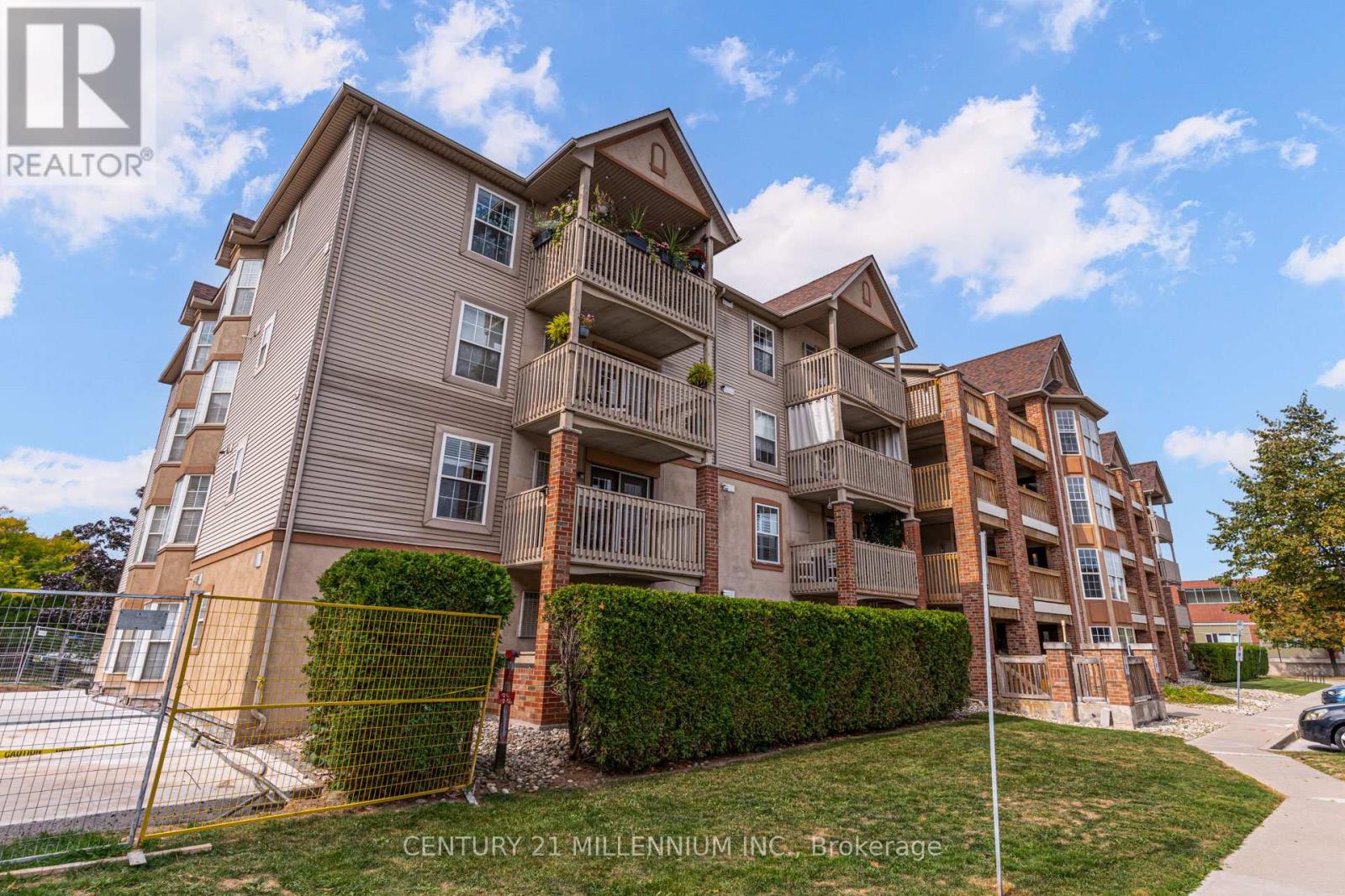 110 - 4003 Kilmer Drive, Burlington, Ontario  L7M 4M1 - Photo 3 - W12416636