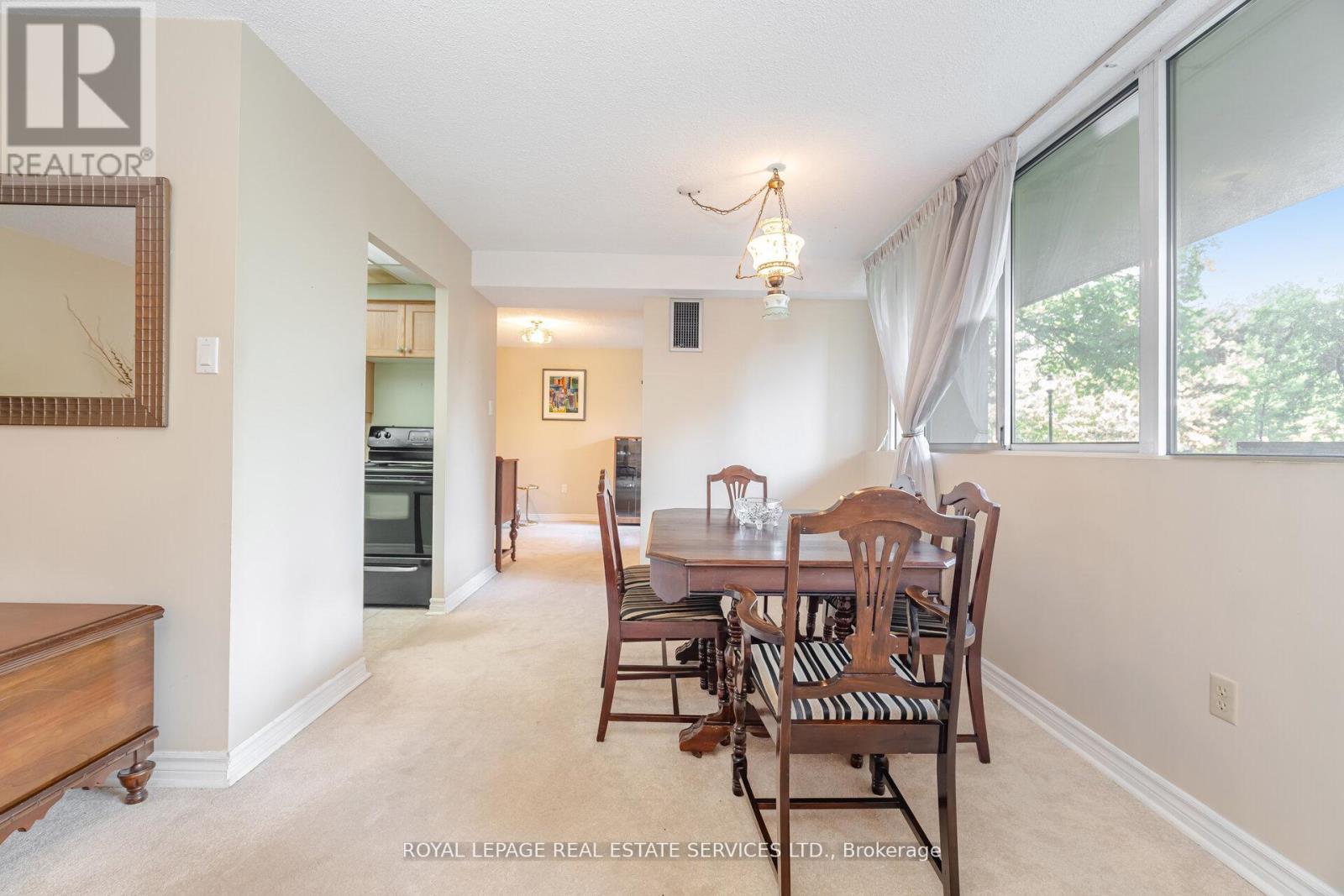 102 - 3590 Kaneff Crescent, Mississauga, Ontario  L5A 3X3 - Photo 11 - W12416645