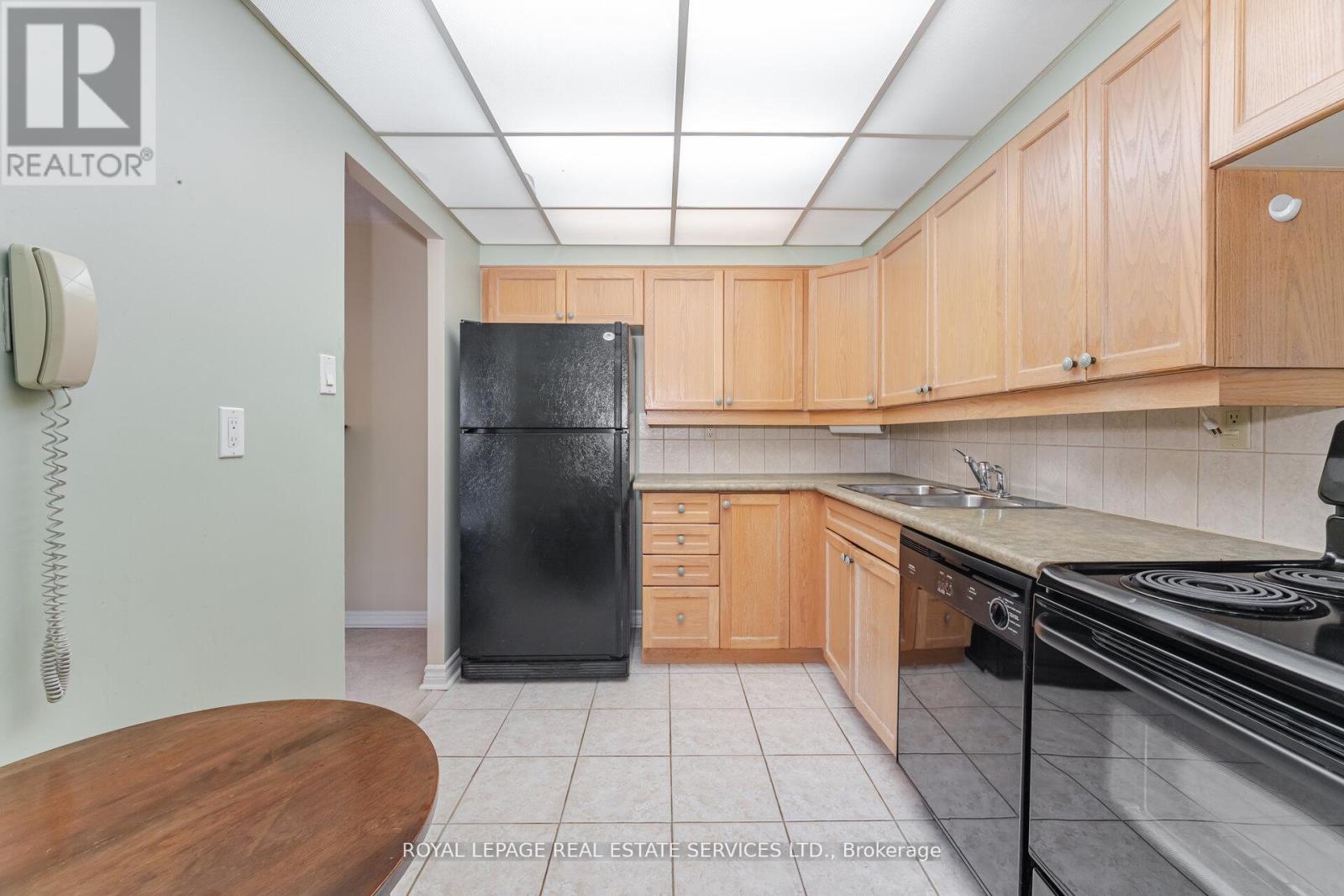 102 - 3590 Kaneff Crescent, Mississauga, Ontario  L5A 3X3 - Photo 14 - W12416645