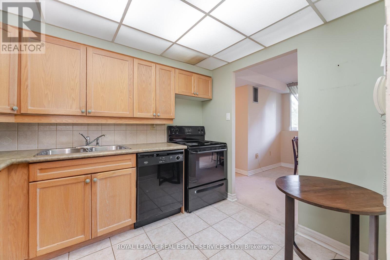 102 - 3590 Kaneff Crescent, Mississauga, Ontario  L5A 3X3 - Photo 16 - W12416645